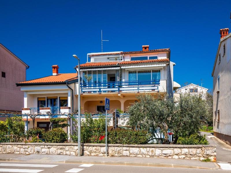 Apartments with parking space Rovinj - 25360 - image 1