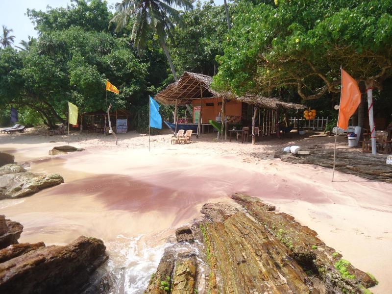 Unakuruwa silent beach villa - image 16