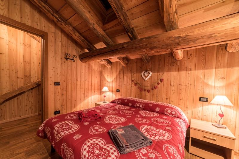 Large Two-Bedroom Apartment - Split Level image 4