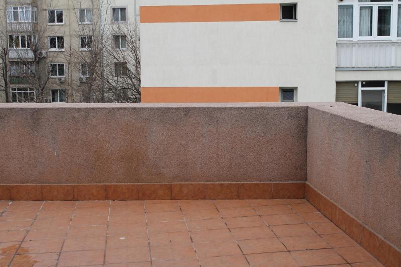 One-Bedroom Apartment image 2