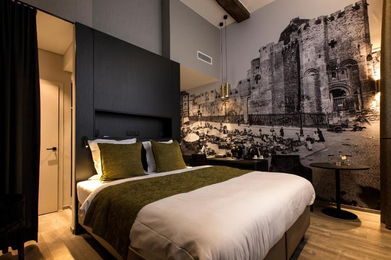 Standard Double Room image 4