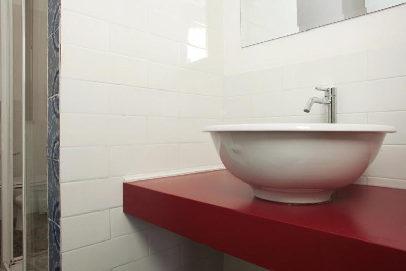 Deluxe Double Room with Balcony image 2