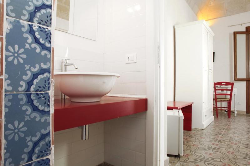 Deluxe Double Room with Balcony image 3