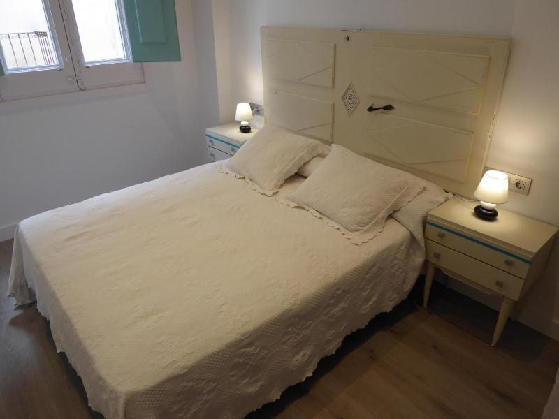 One-Bedroom Apartment image 3