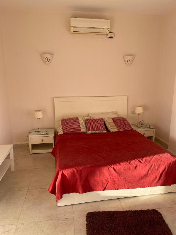Spacious 2BR Pool-View Apartment in Hadaba - image 10