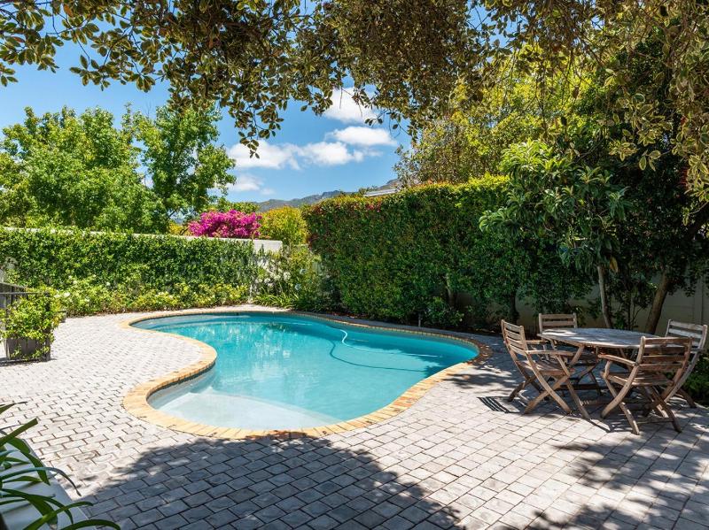 Oak Manor Boutique Guest House - image 2