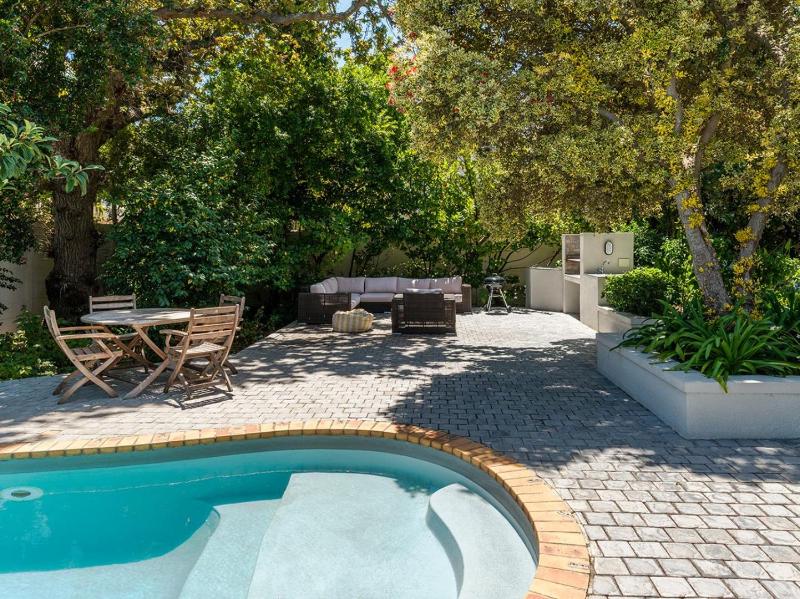 Oak Manor Boutique Guest House - image 6