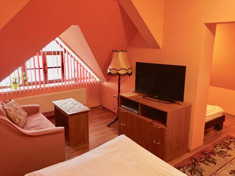 Quadruple Room with Extra Bed image 3