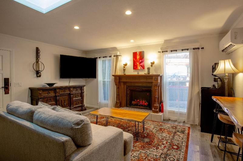 Lantern Light Inn - Romantic Getaway - image 44