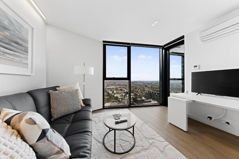 City-View 1-Bed Retreat Near Queen Vic - image 11