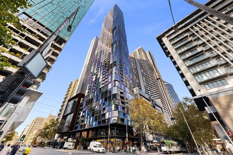 City-View 1-Bed Retreat Near Queen Vic - image 12