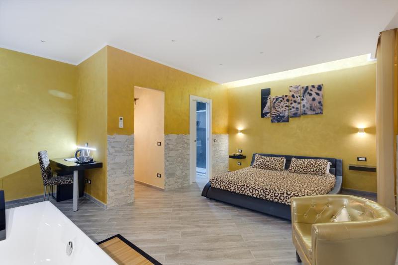 Luxury Suite image 2
