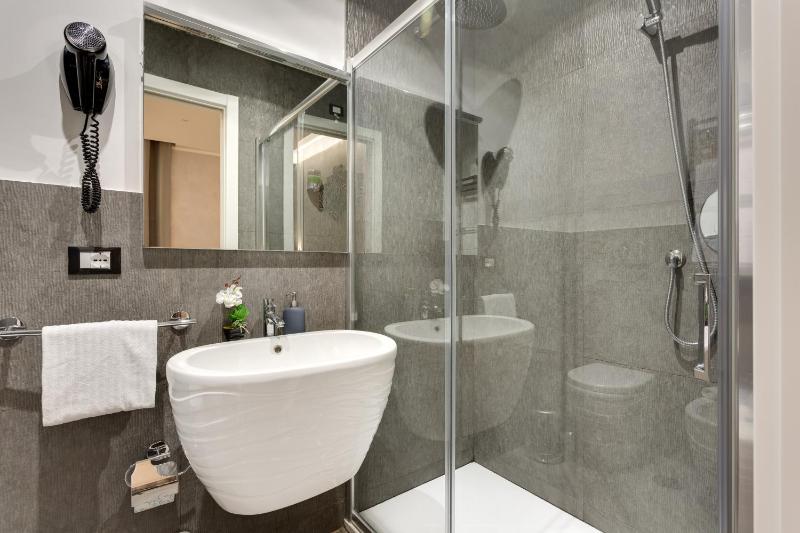 Luxury Suite image 1