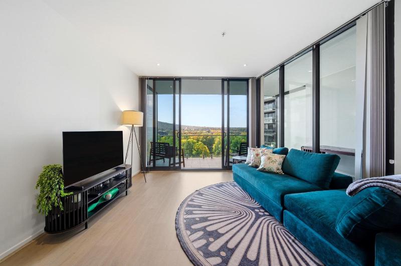 Stylish 1-Bed in CBD with Secure Underground Parking - image 12