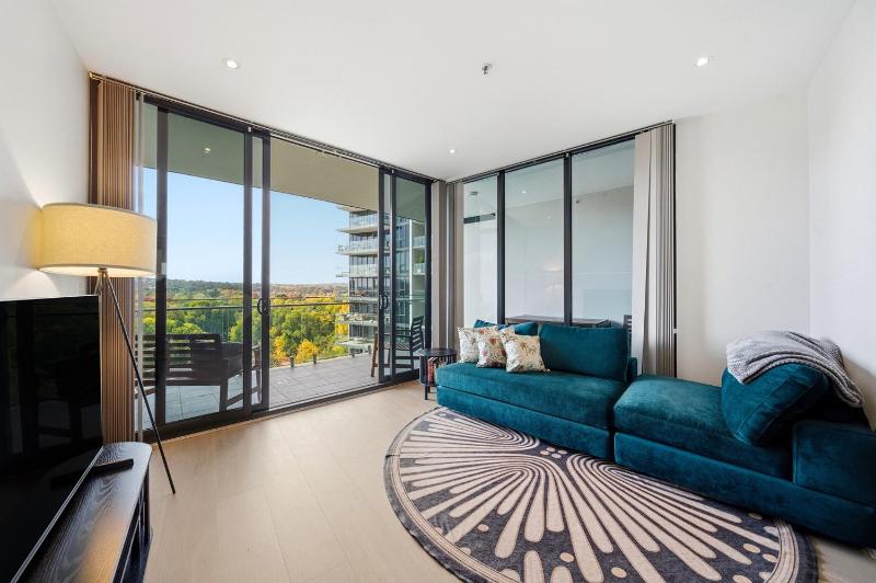 Stylish 1-Bed in CBD with Secure Underground Parking - image 4
