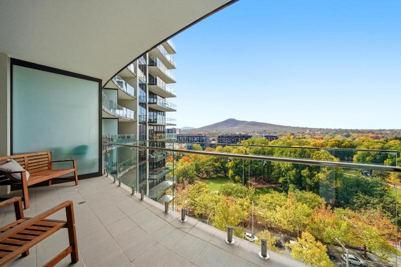 Stylish 1-Bed in CBD with Secure Underground Parking - image 6