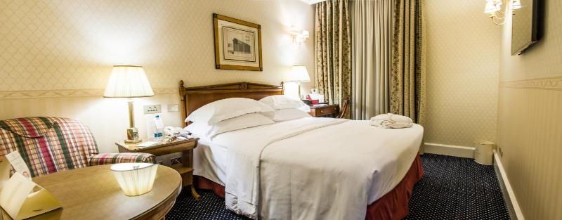 Small Double Room image 1