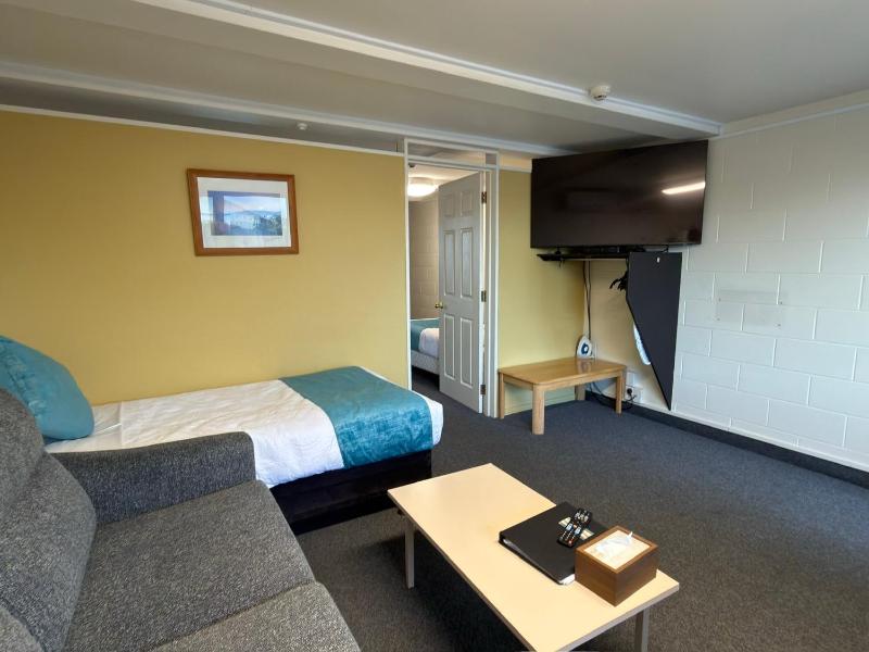 Mountain View Motel - image 50