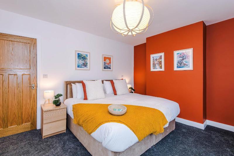 4BR Home in Chester for large groups - image 2
