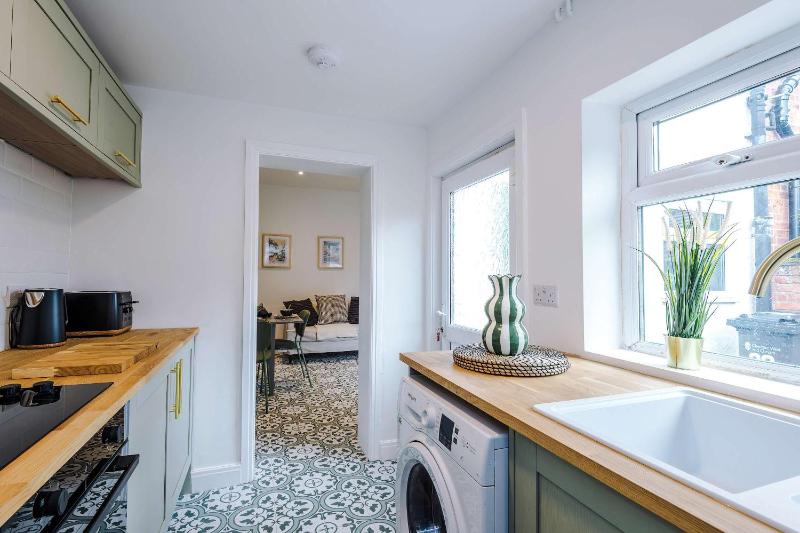 4BR Home in Chester for large groups - image 12