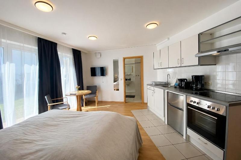 Terrasse Double Studio Apartments - image 12