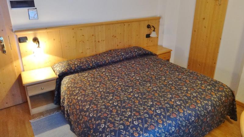 Standard Double Room image 3