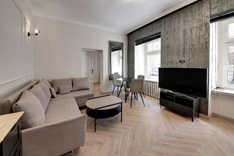 RentPlanet - Apartament Komuny Paryskiej - image 10