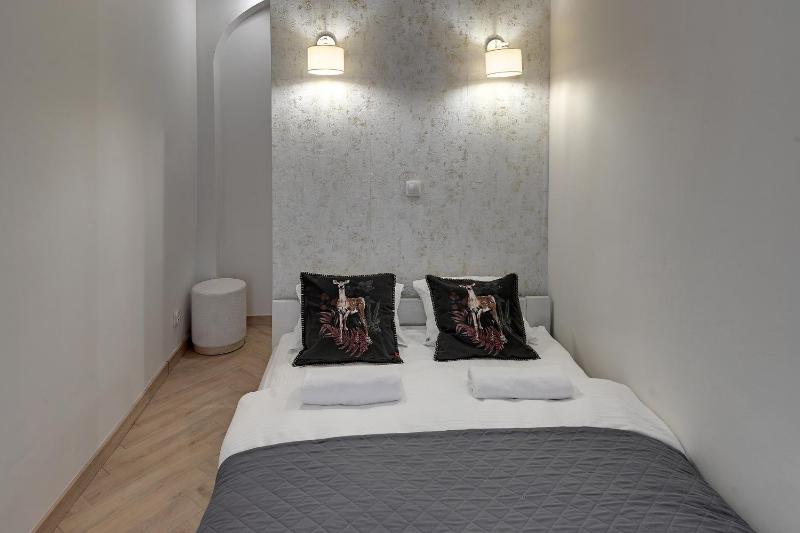 RentPlanet - Apartament Komuny Paryskiej - image 16