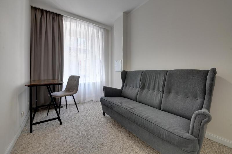 RentPlanet - Apartament Komuny Paryskiej - image 4