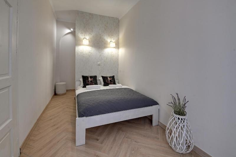 RentPlanet - Apartament Komuny Paryskiej - image 6
