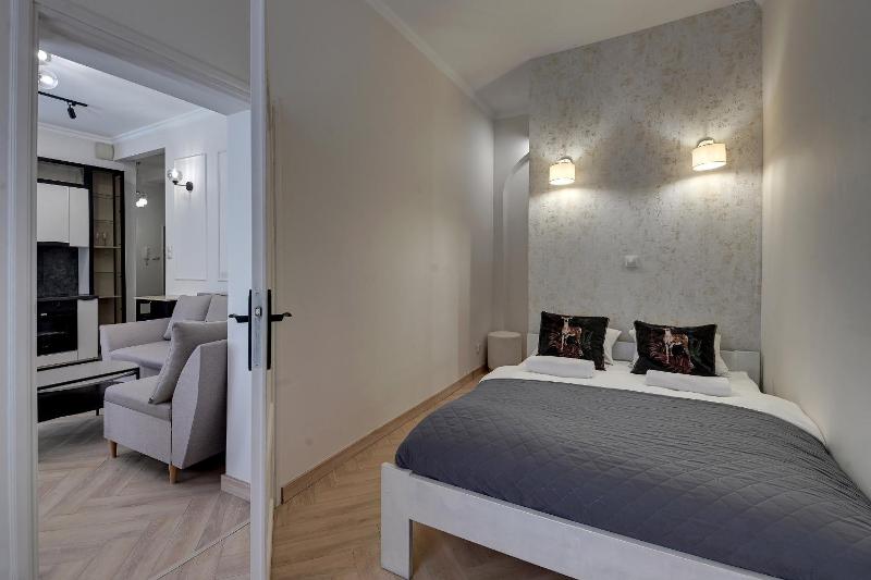 RentPlanet - Apartament Komuny Paryskiej - image 13