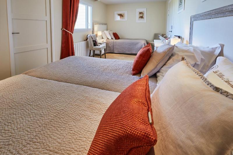 Superior Triple Room with Sea View image 2