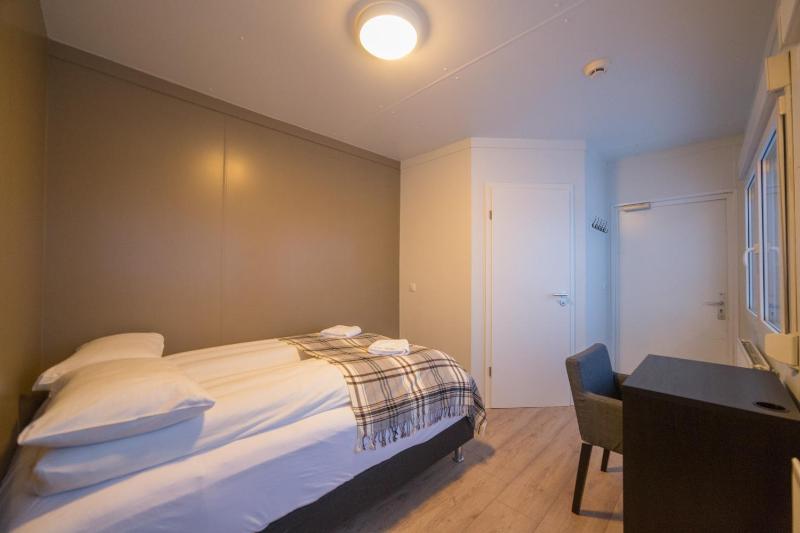 Economy Double Room with Lake View image 4