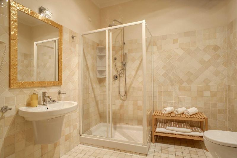 Superior Triple Room image 2