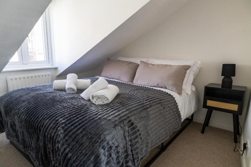 Sandgate Seaview - image 26