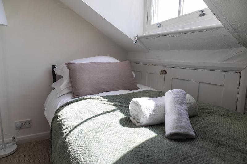 Sandgate Seaview - image 21