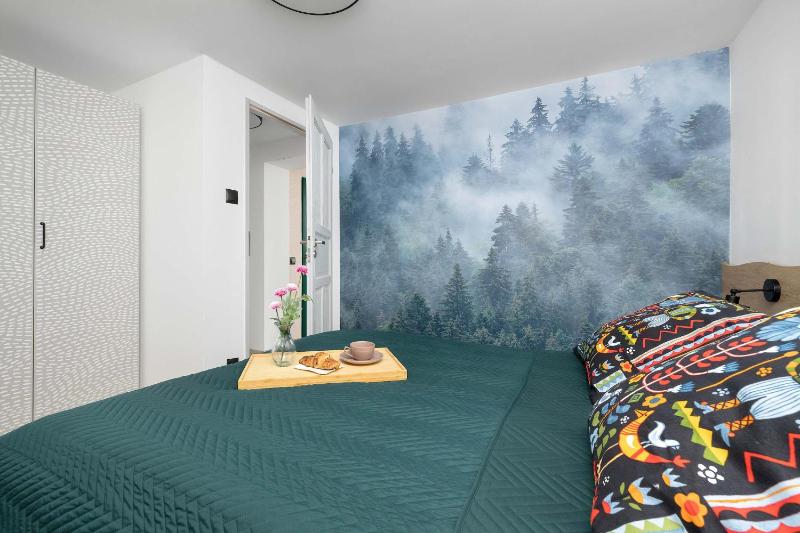 Spacious Family House with Parking and 5 Bedrooms by Noclegi Renters - image 11