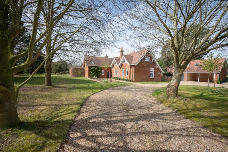 The Old School House Friston - image 32
