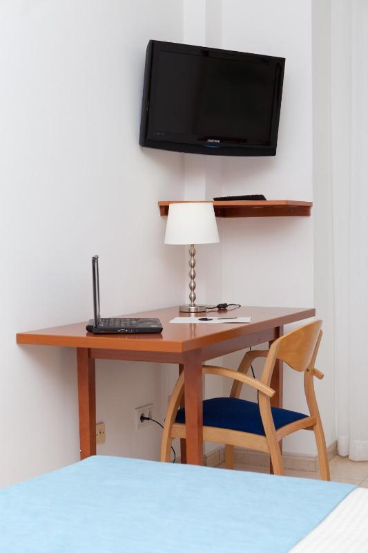 Double or Twin Room image 4
