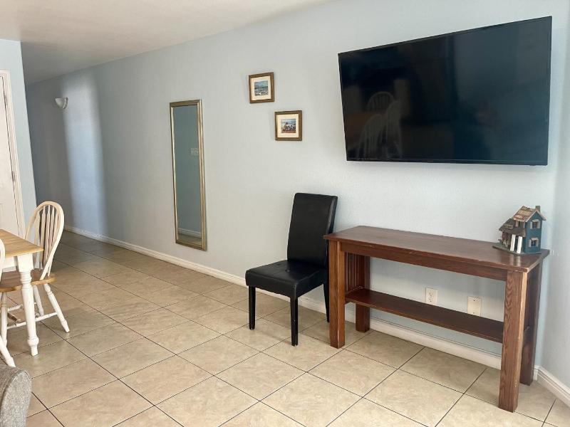 Beachgate Condo Suites and Hotel 526 condo - image 4