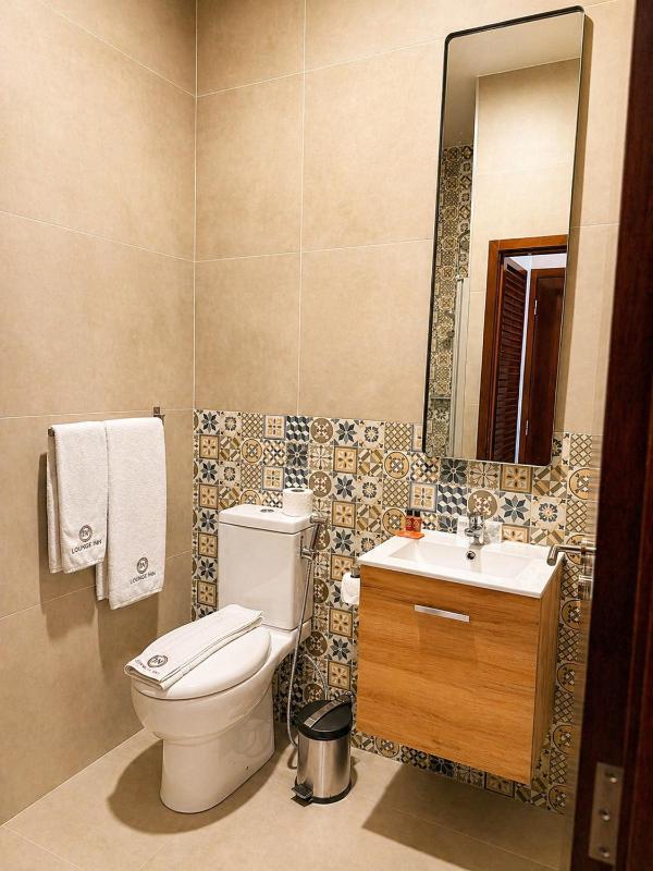 Lounge Inn Guest House - image 30