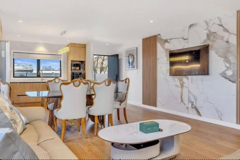 Lake Haven Apartment 3 - modern and popular near lake and town - image 17