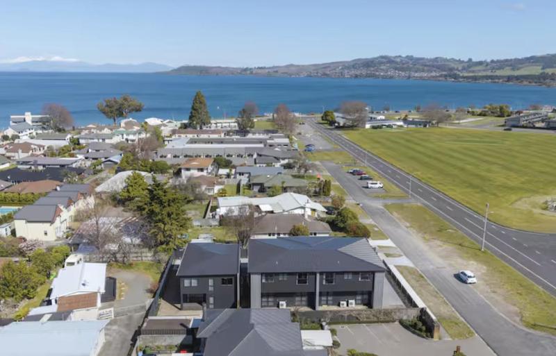 Lake Haven Apartment 3 - modern and popular near lake and town - image 7