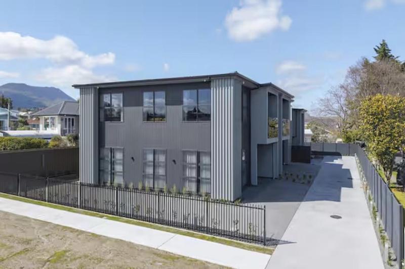 Lake Haven Apartment 3 - modern and popular near lake and town - image 5
