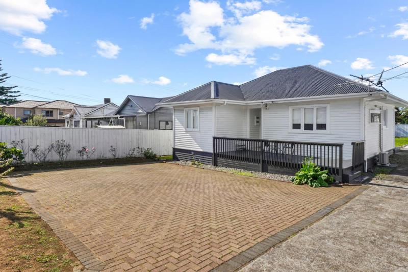 Family Comfort with Aircon Backyard and Parking - image 11