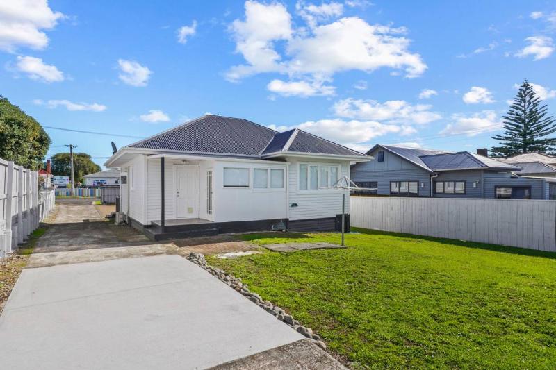 Family Comfort with Aircon Backyard and Parking - image 12