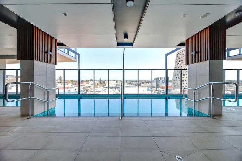 Beautiful City and Sky View 2BR Apt w Pool Gym Sauna - image 8