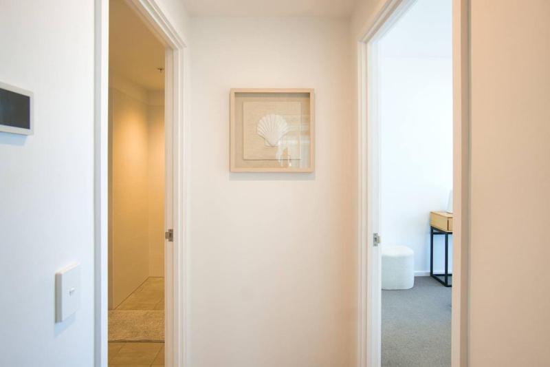 Beautiful City and Sky View 2BR Apt w Pool Gym Sauna - image 11