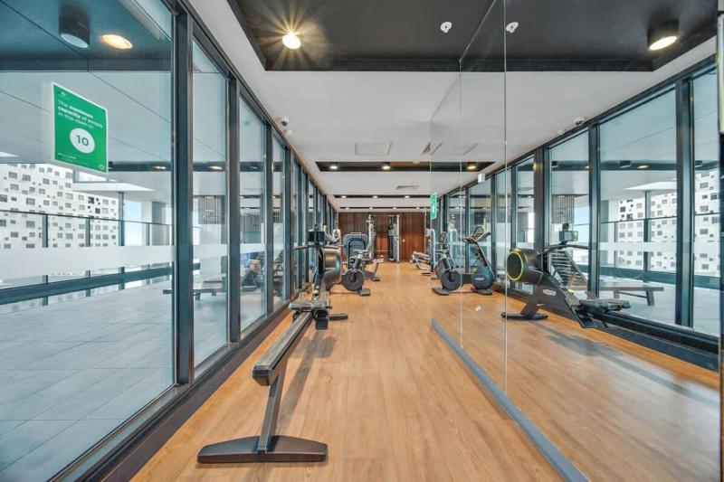 Beautiful City and Sky View 2BR Apt w Pool Gym Sauna - image 16