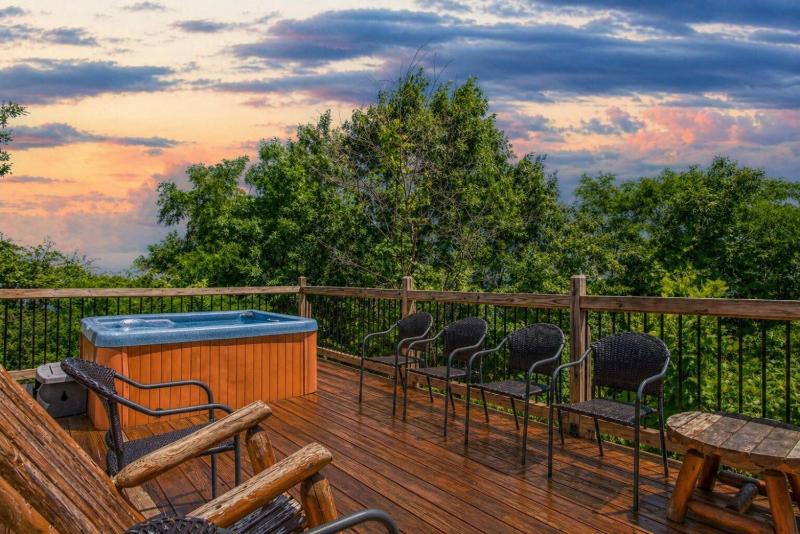City View Chalet City View Chalet Pool Table Hot Tub WIFI Free Attraction Tickets!!! - image 32